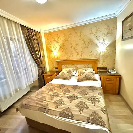 Golden Papirues Taksim 3*