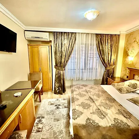 Golden Papirues Taksim 3*