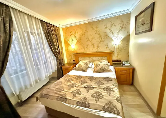 Golden Papirues Taksim 3*