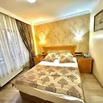 Golden Papirues Taksim 3*