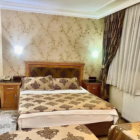 מלון Golden Papirues Taksim 3*