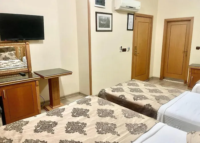 Golden Papirues Taksim